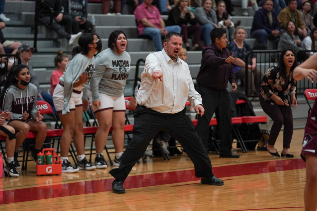 mathis-london-girls-basketball-playoffs00102